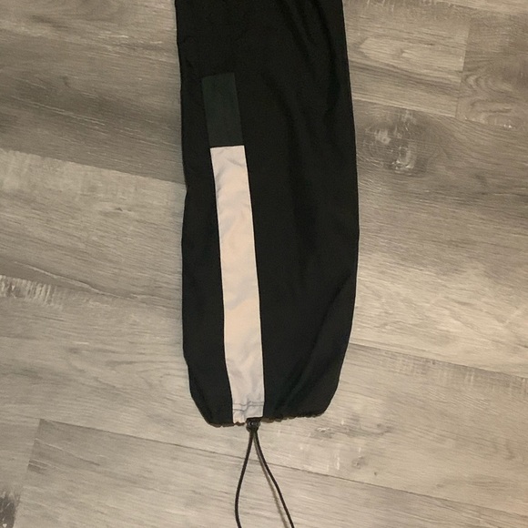 SOLD Vintage Nike Nylon Track Pants - Picture 4 of 4